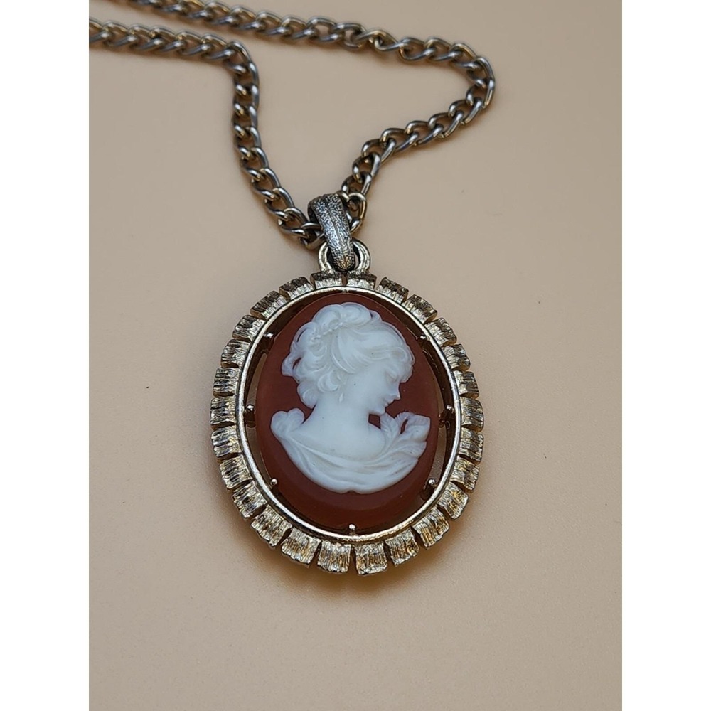 Vtg Cameo or Fleur De Lis REVERSIBLE Pendant‎ Necklace Gold Tone FREE $HIPPING!
